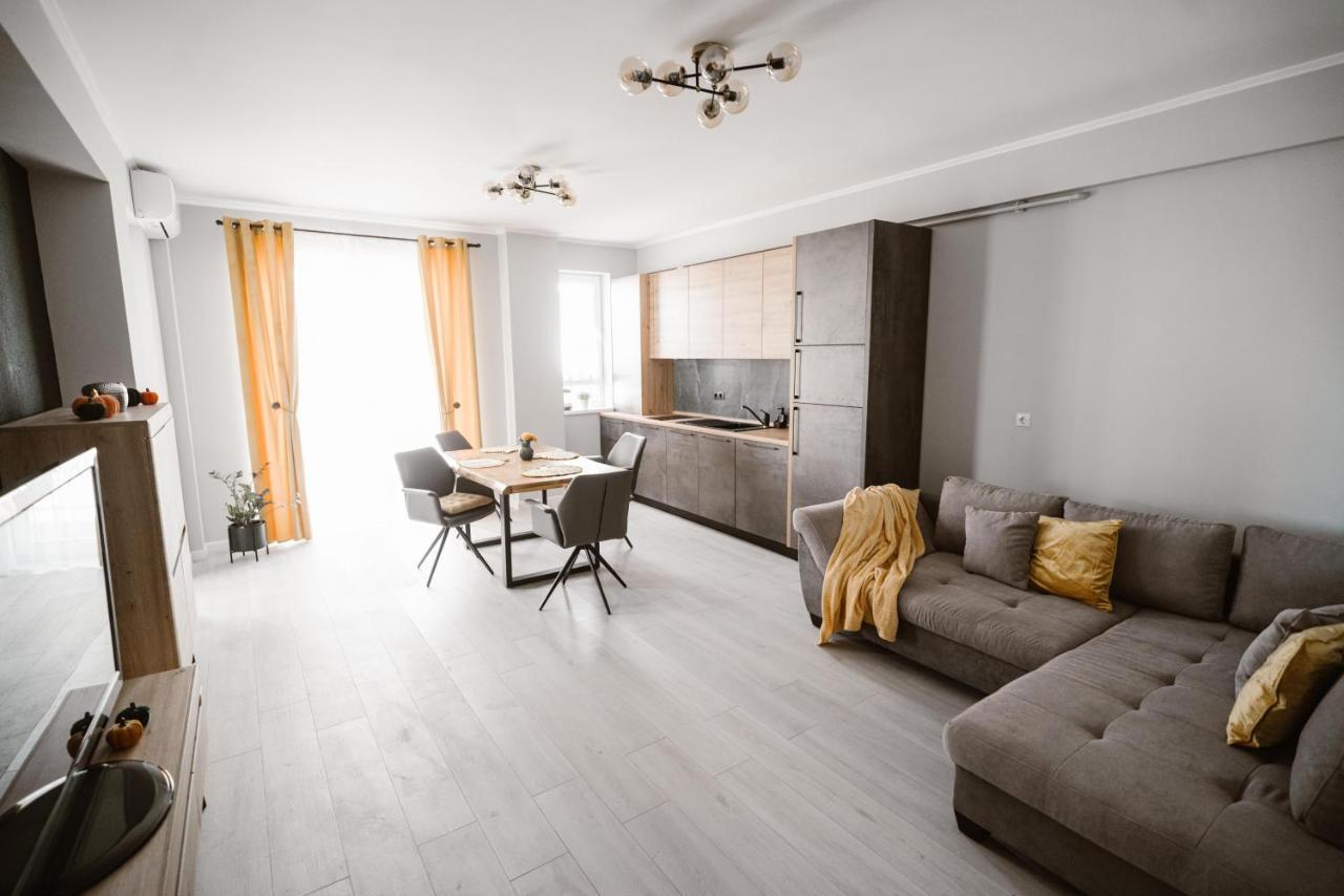 Sibiu Ezonia Central Apartment ภายนอก รูปภาพ