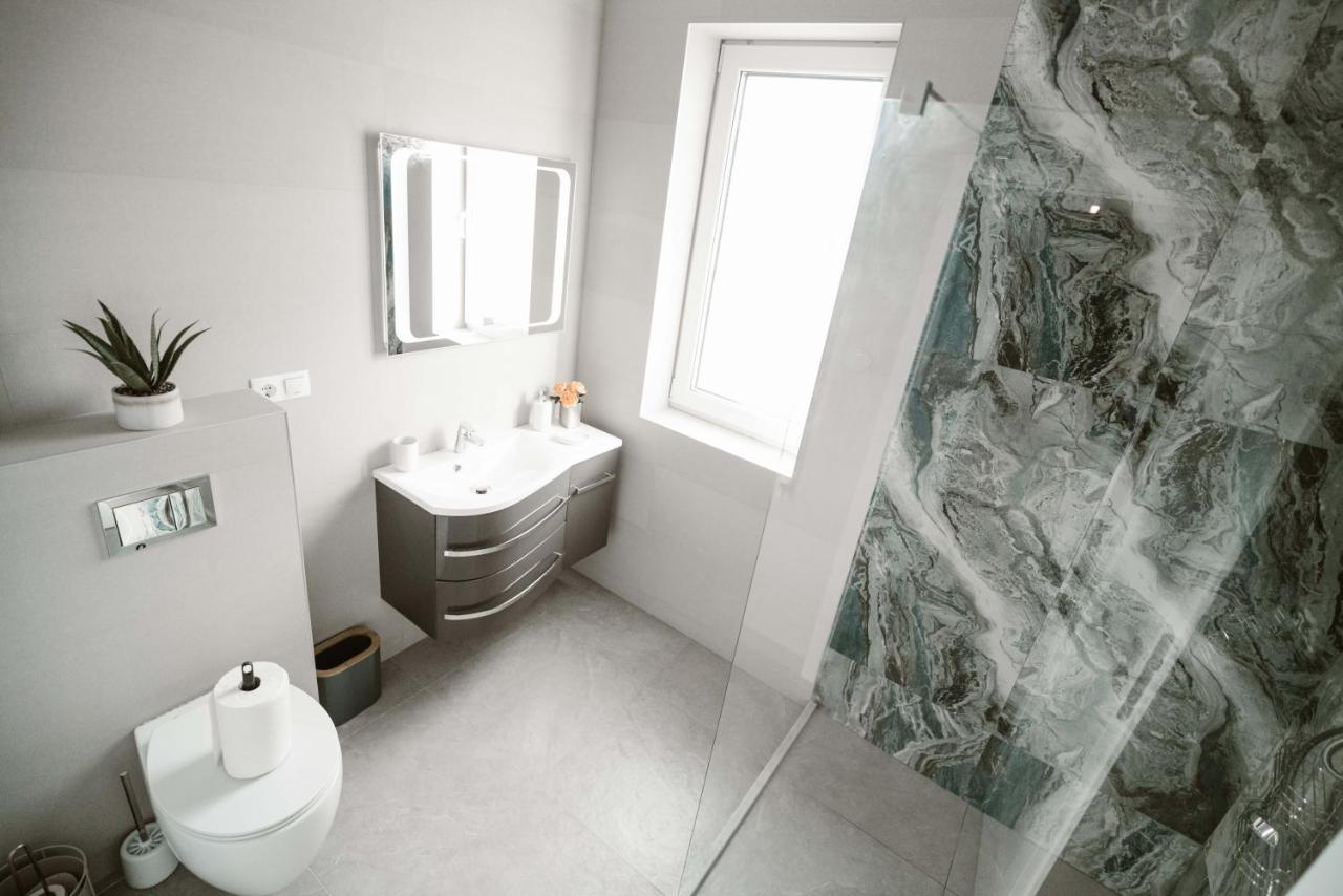 Sibiu Ezonia Central Apartment ภายนอก รูปภาพ
