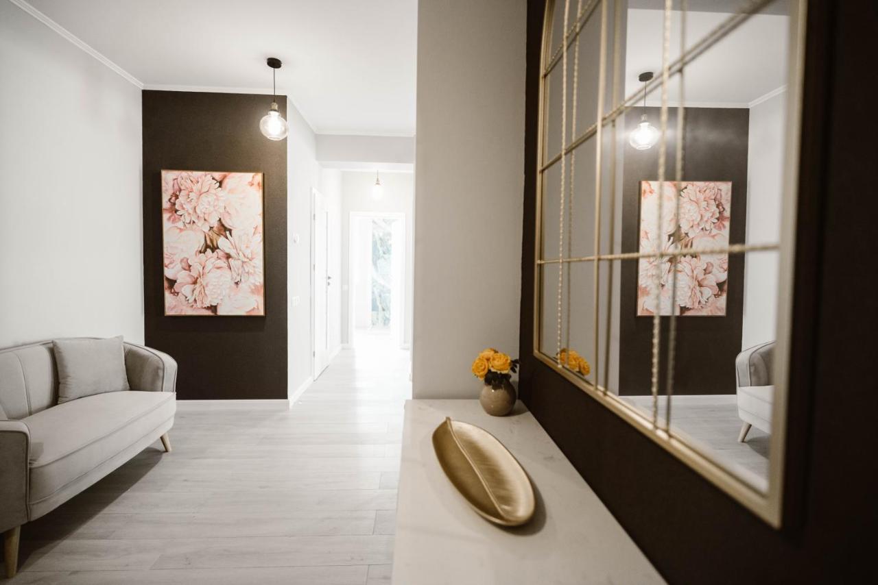 Sibiu Ezonia Central Apartment ภายนอก รูปภาพ