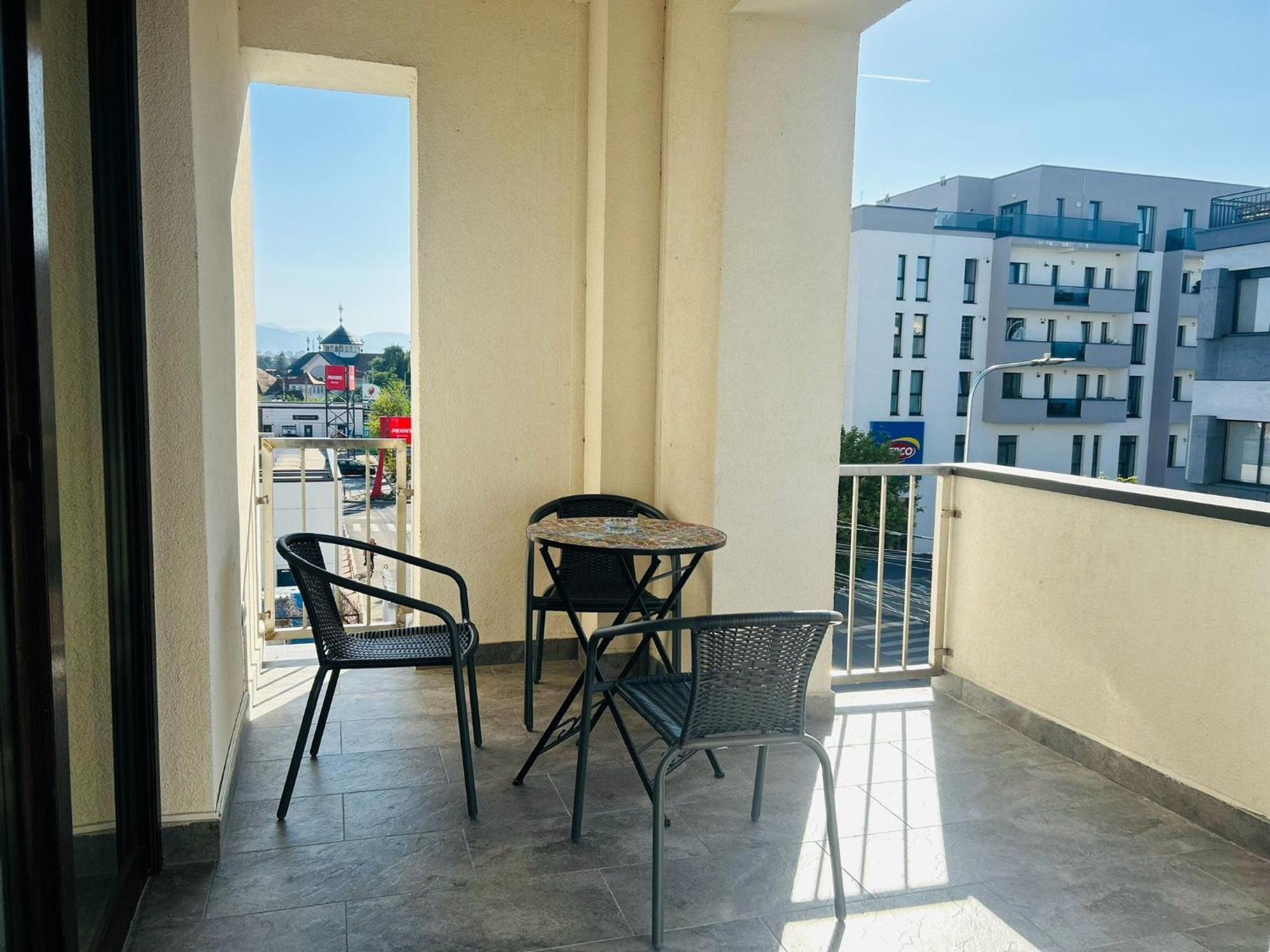 Sibiu Ezonia Central Apartment ภายนอก รูปภาพ